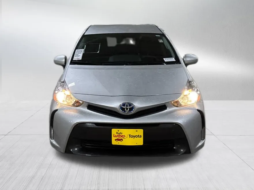2017 Toyota Prius V Three photo 1