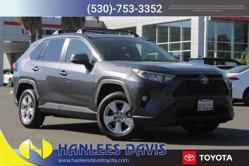 2020 Toyota RAV4 XLE photo 1