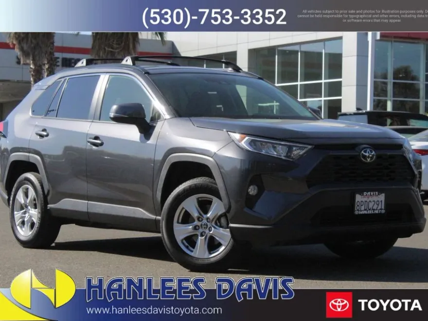 2020 Toyota RAV4 XLE photo 1