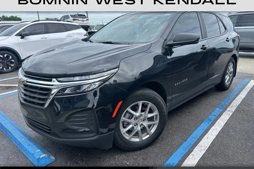 2023 Chevrolet Equinox LS photo 1