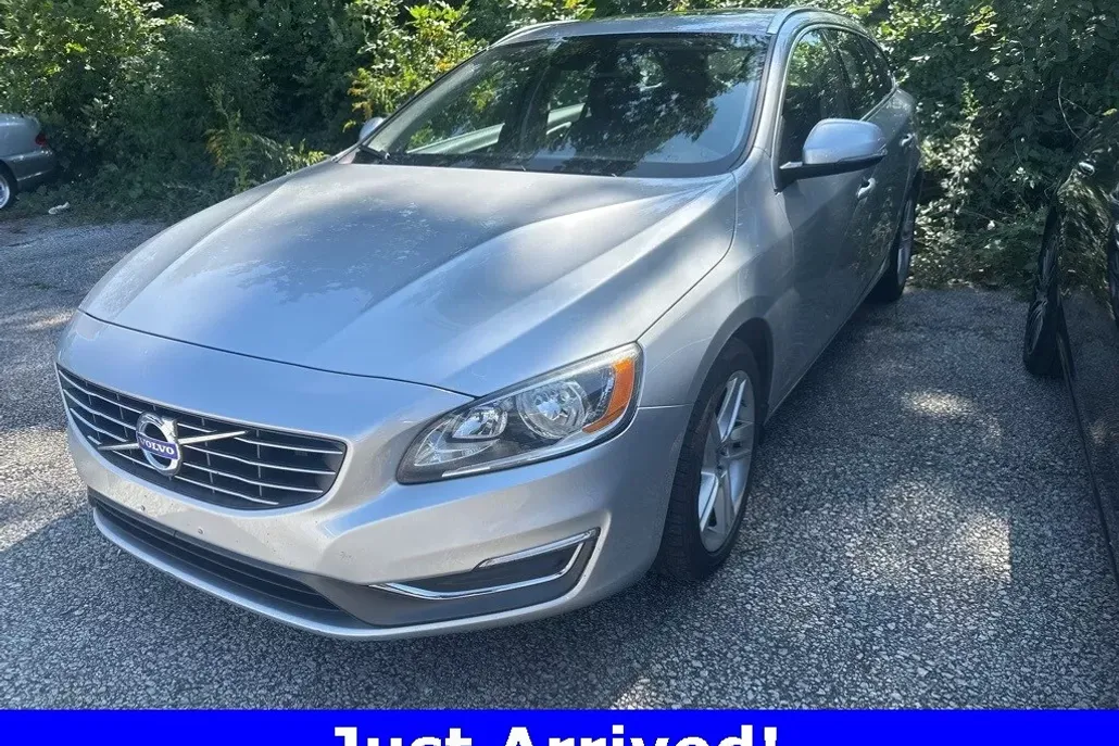 2015 Volvo V60 T5 Drive-E Premier photo 1
