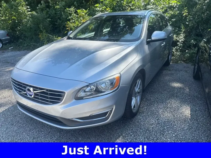 2015 Volvo V60 T5 Drive-E Premier photo 1