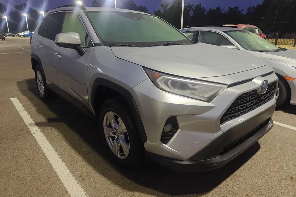 2020 Toyota RAV4 Hybrid XLE photo 1
