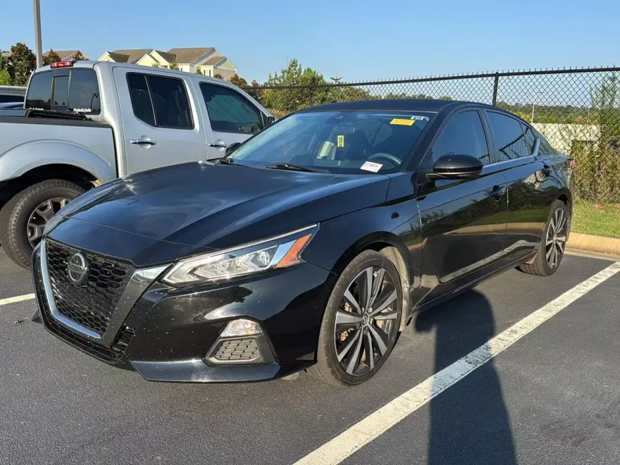 2021 Nissan Altima SR photo 1
