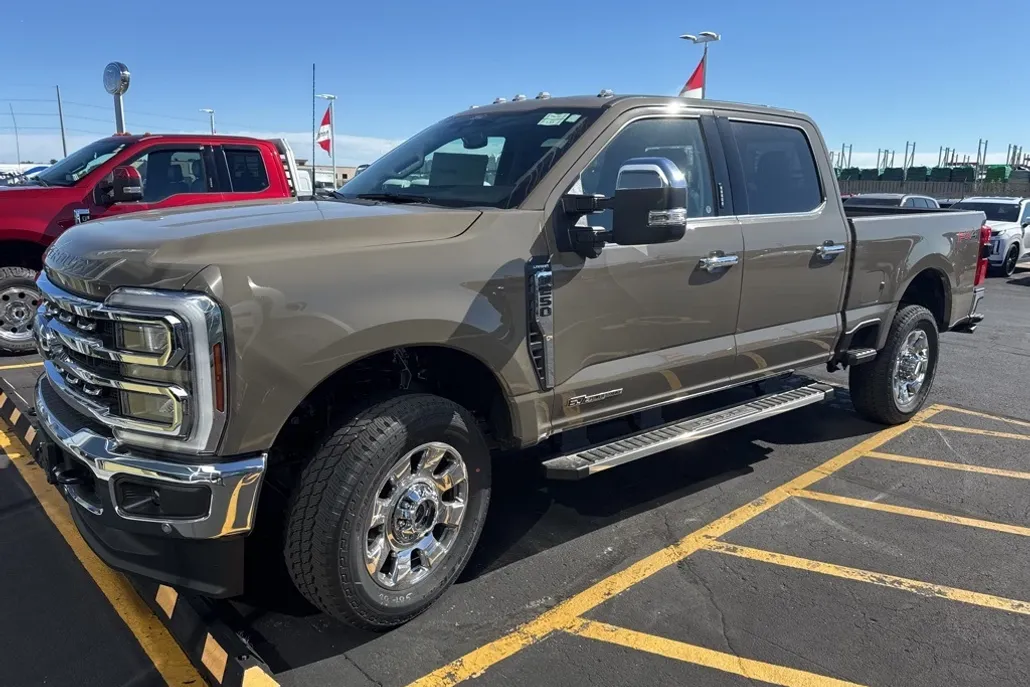 2026 Ford F-250 Lariat photo 1