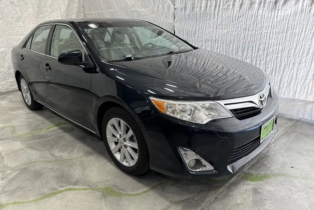 2012 Toyota Camry SE photo 1