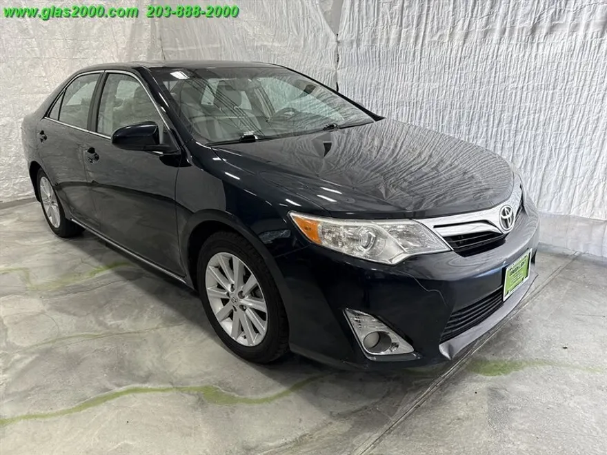 2012 Toyota Camry SE photo 1