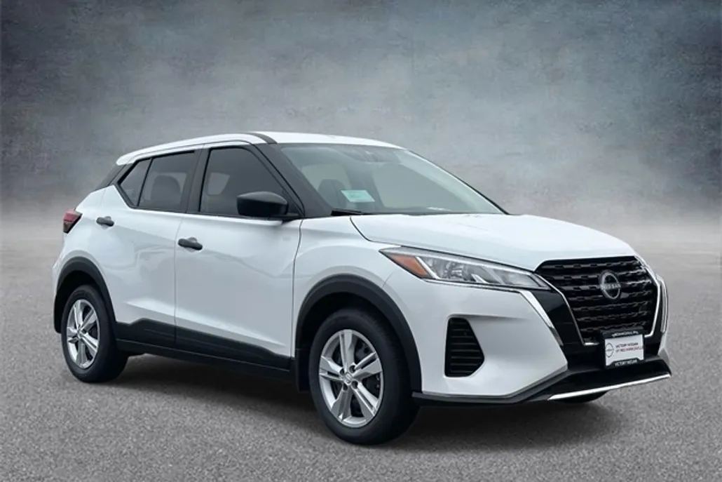 2025 Nissan Kicks Play S photo 1