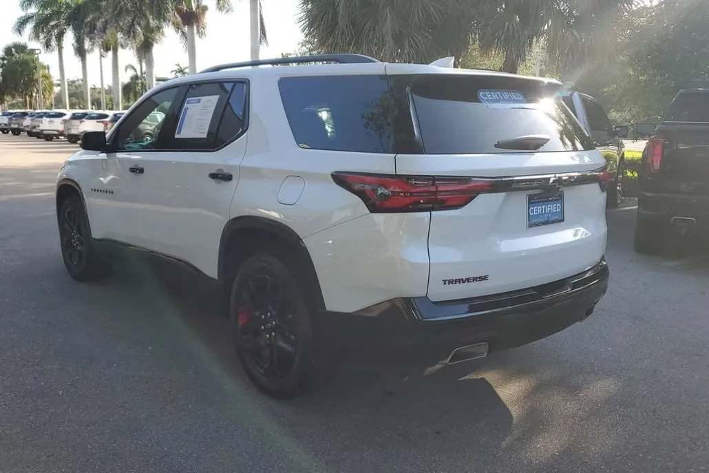 2023 Chevrolet Traverse Premier photo 1