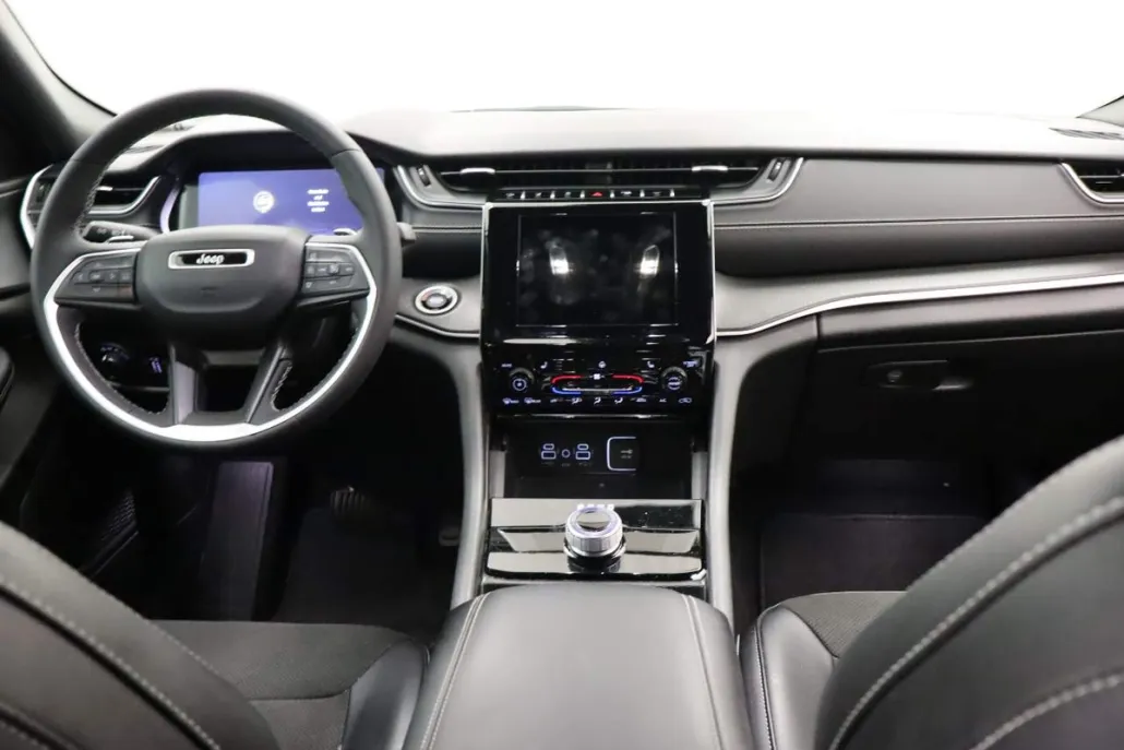 2023 Jeep Grand Cherokee Altitude photo 1