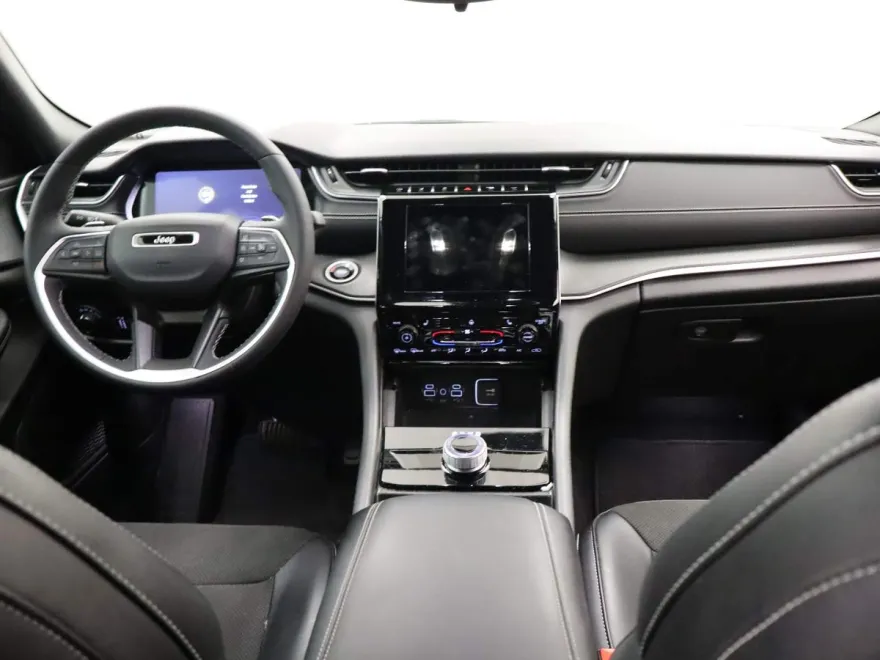 2023 Jeep Grand Cherokee Altitude photo 1