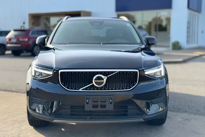 2023 Volvo XC40 AWD Core photo 1