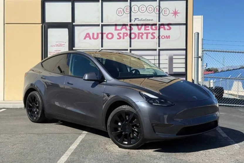 2023 Tesla Model Y Long Range photo 1