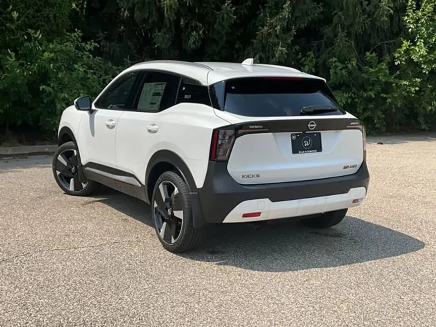 2025 Nissan Kicks SR photo 1