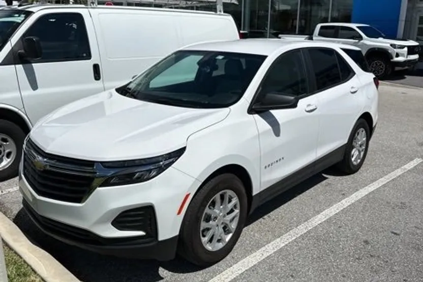 2024 Chevrolet Equinox LS photo 1