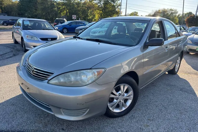 2005 Toyota Camry LE V6 photo 1