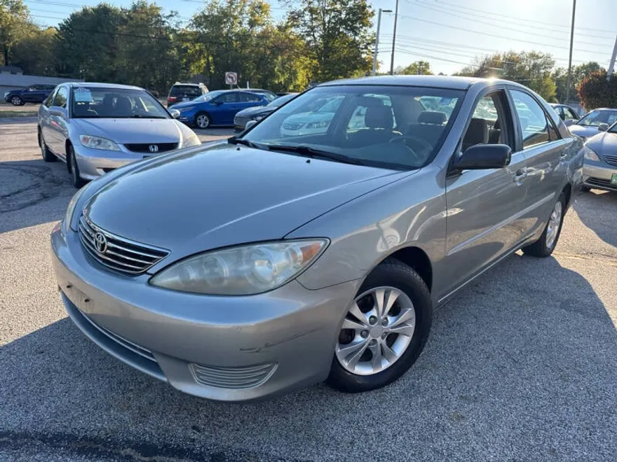 2005 Toyota Camry LE V6 photo 1
