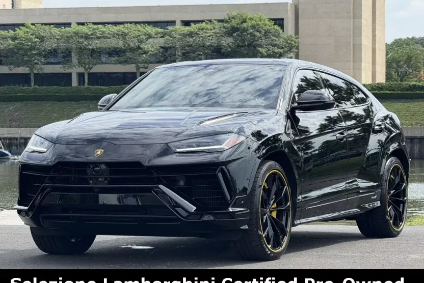 2023 Lamborghini Urus S photo 1