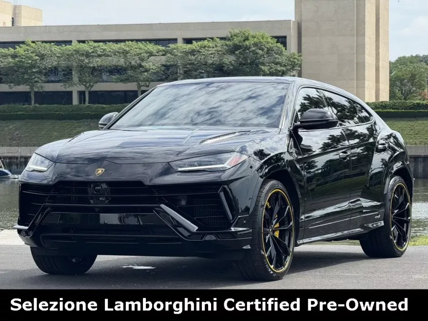 2023 Lamborghini Urus S photo 1