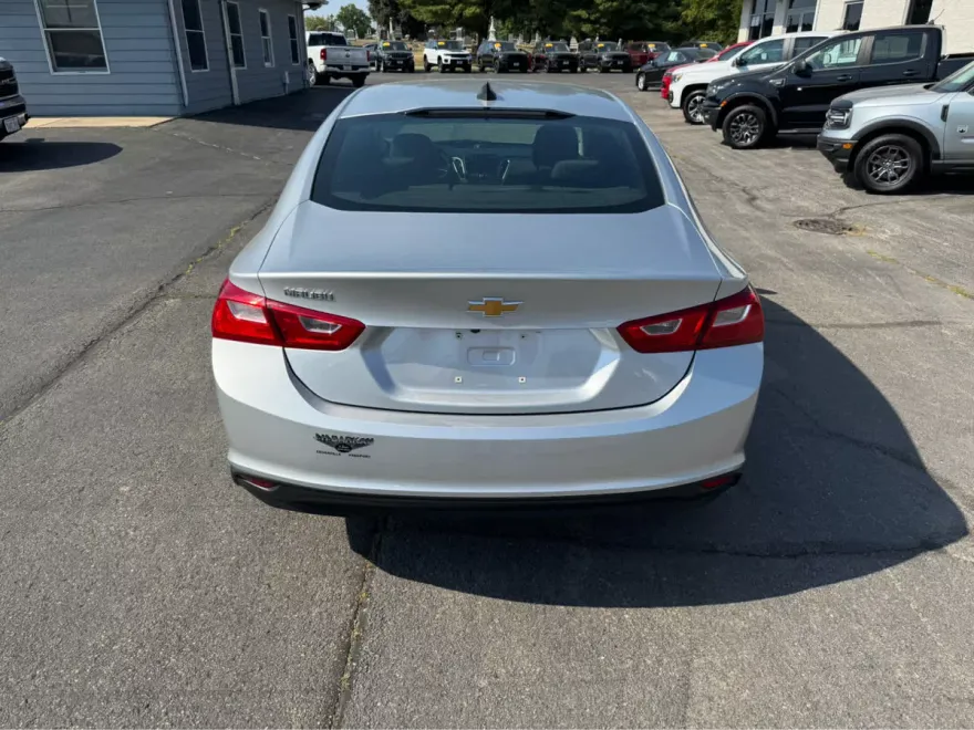 2021 Chevrolet Malibu LS photo 1