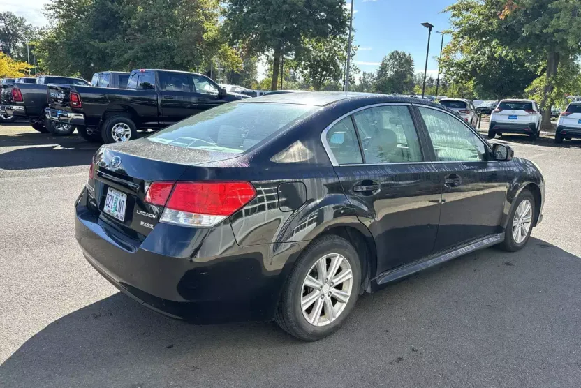 2012 Subaru Legacy 2.5i Premium photo 1