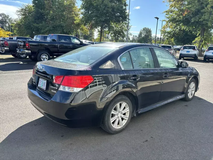 2012 Subaru Legacy 2.5i Premium photo 1