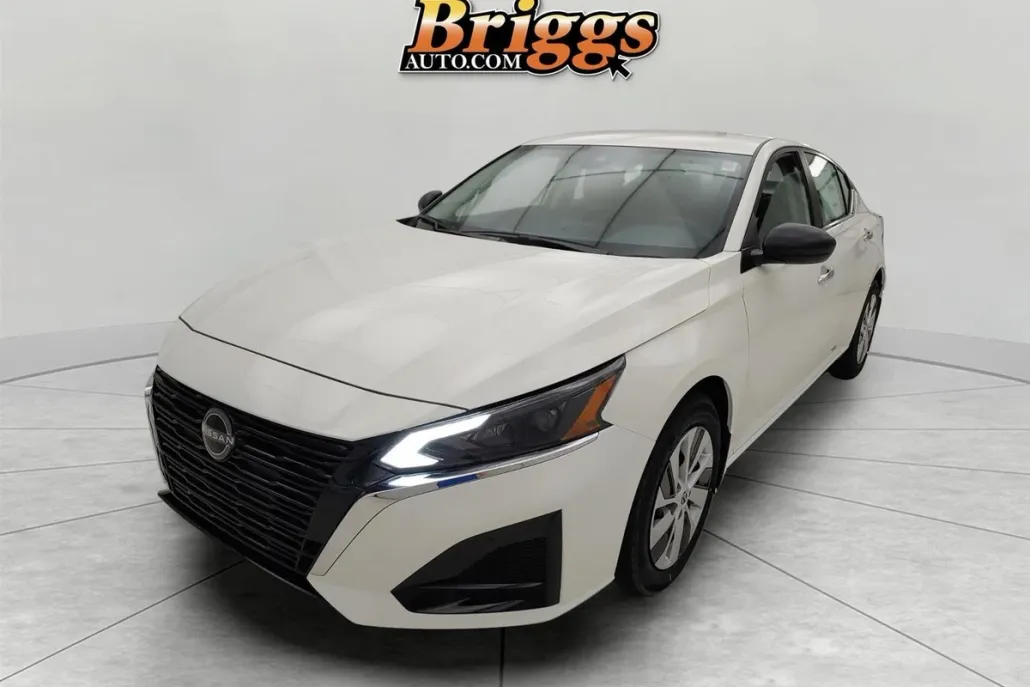 2025 Nissan Altima S photo 1