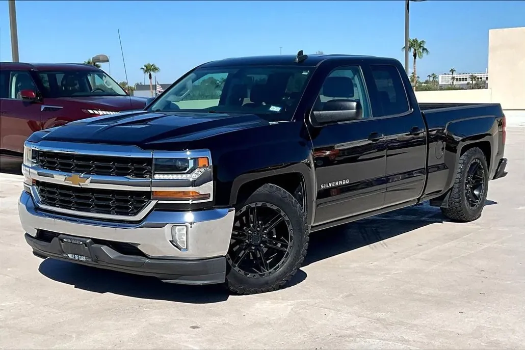 2018 Chevrolet Silverado 1500 LT photo 1