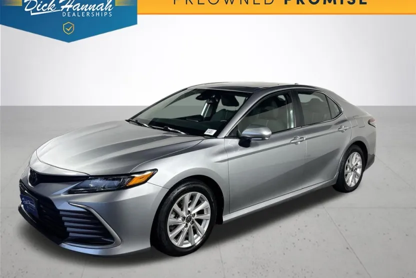 2023 Toyota Camry LE photo 1
