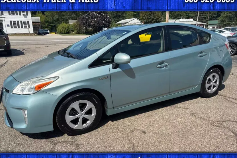 2015 Toyota Prius Four photo 1