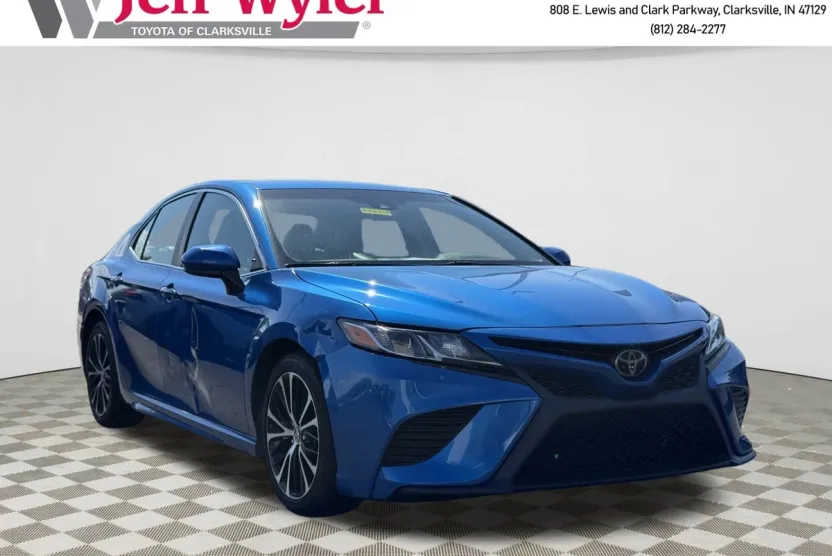 2018 Toyota Camry SE photo 1