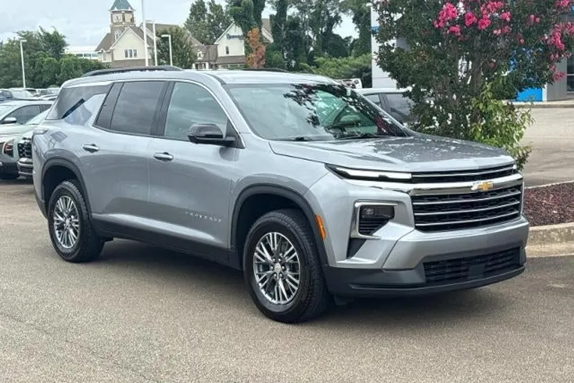 2024 Chevrolet Traverse 1LT photo 1