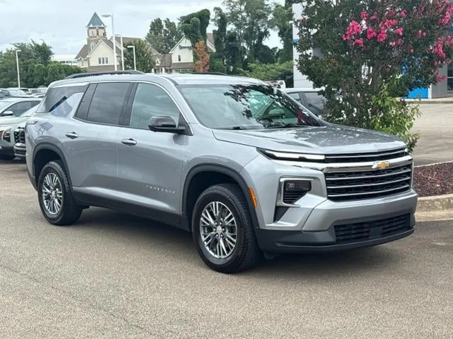 2024 Chevrolet Traverse 1LT photo 1