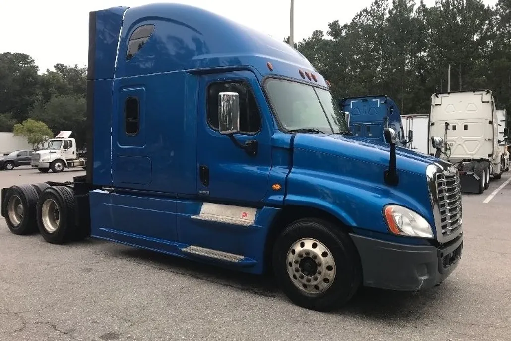 2017 Freightliner Cascadia 125" Sleeper Cab photo 1