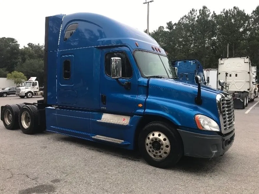 2017 Freightliner Cascadia 125" Sleeper Cab photo 1