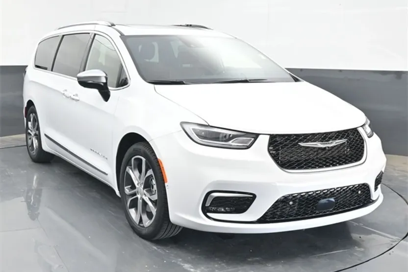 2026 Chrysler Pacifica Pinnacle photo 1