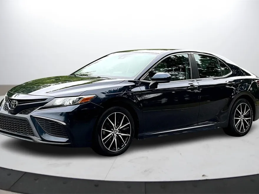 2021 Toyota Camry SE photo 1