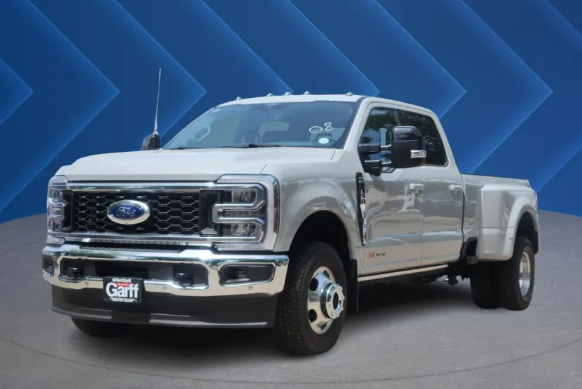 2025 Ford F-350 Lariat photo 1