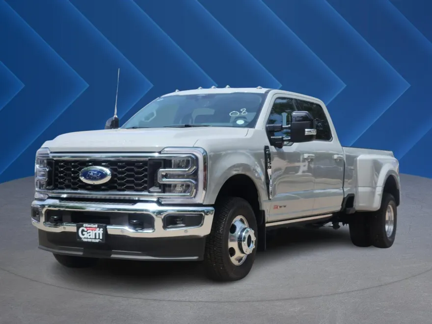 2025 Ford F-350 Lariat photo 1