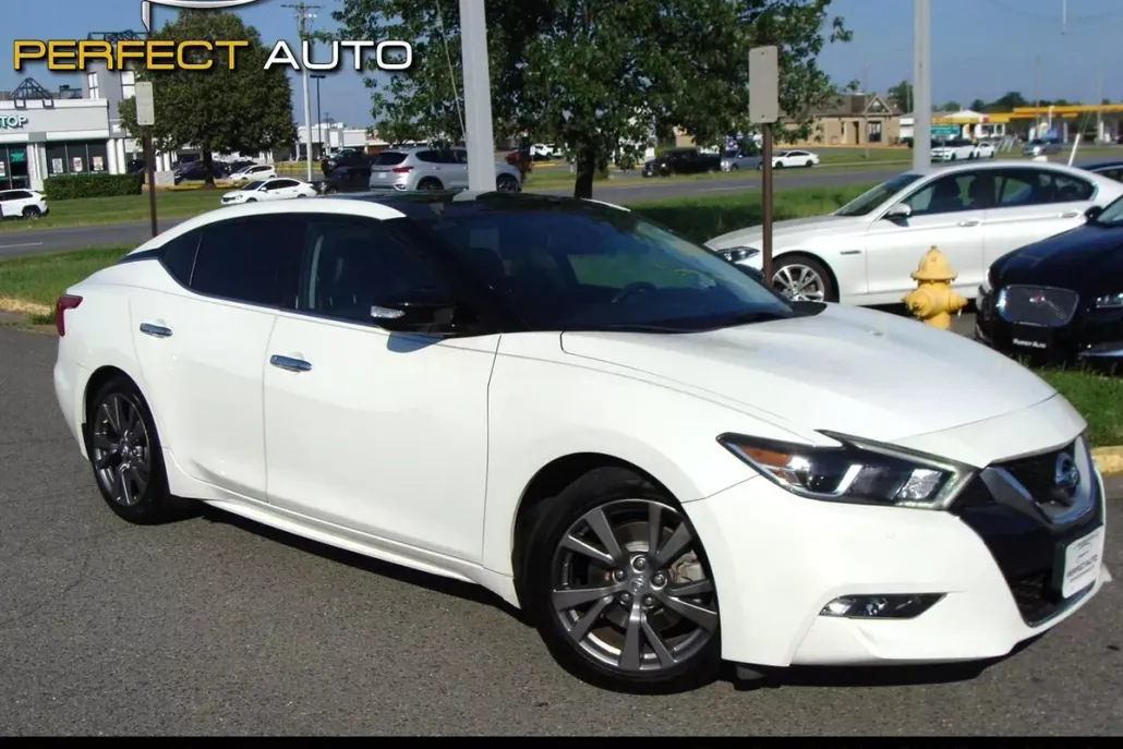 2017 Nissan Maxima SL photo 1