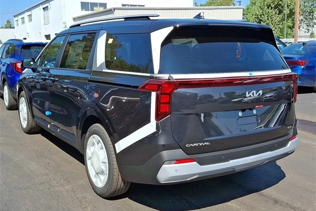 2026 Kia Carnival EX photo 1