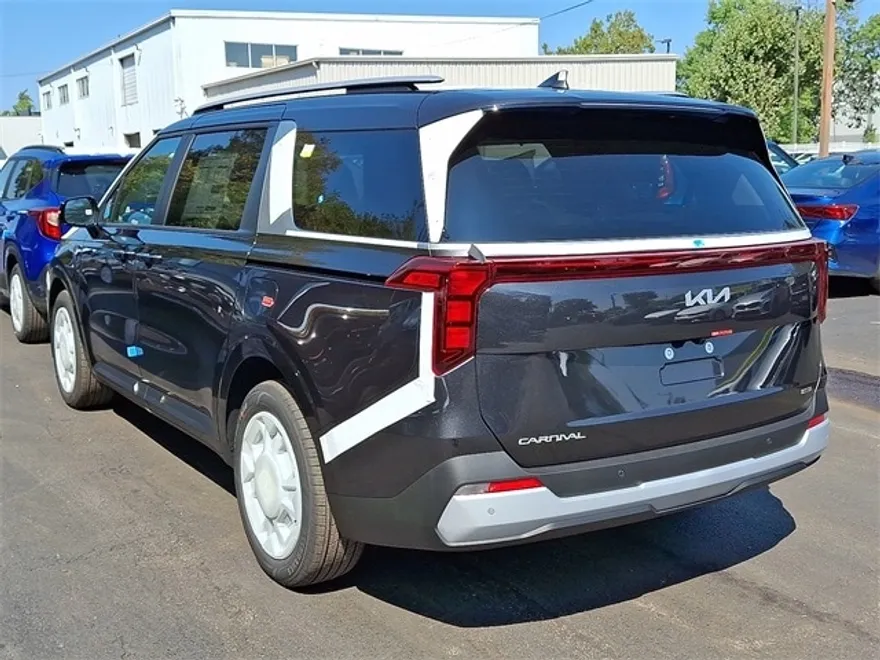 2026 Kia Carnival EX photo 1