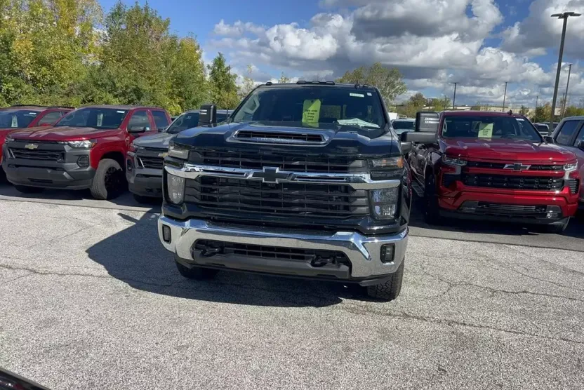 2024 Chevrolet Silverado 2500HD LT photo 1