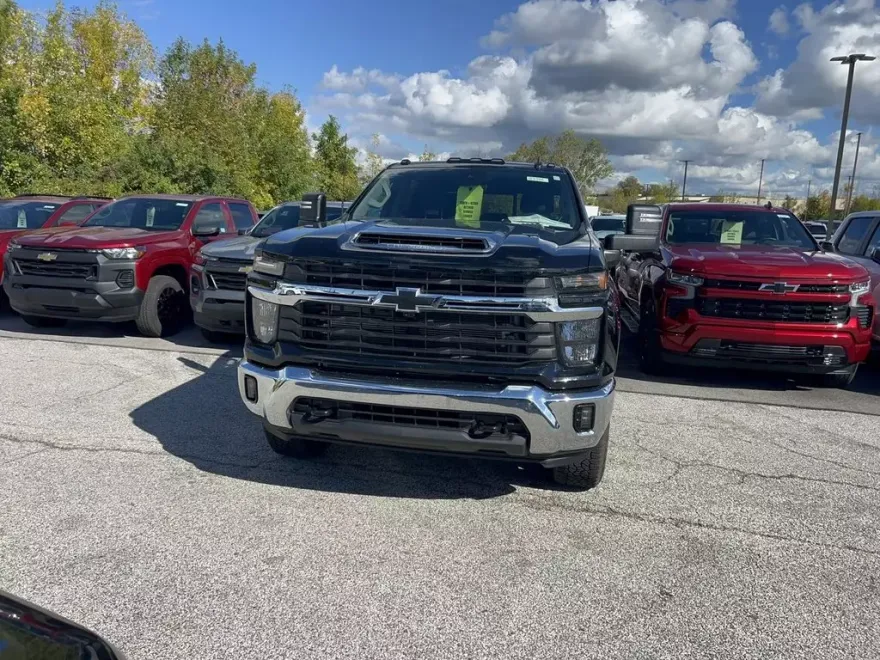 2024 Chevrolet Silverado 2500HD LT photo 1