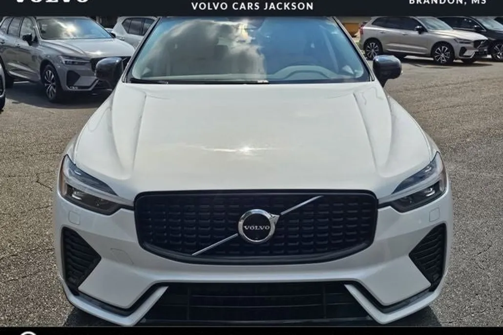 2024 Volvo XC60 B5 Plus photo 1