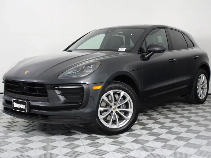2025 Porsche Macan T photo 1