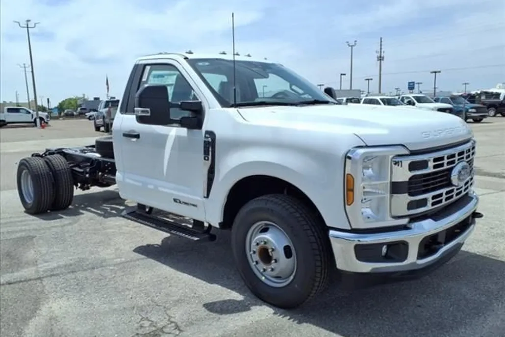 2025 Ford F-350 XL photo 1