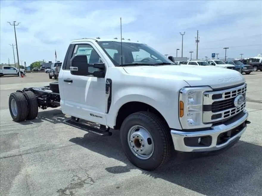 2025 Ford F-350 XL photo 1