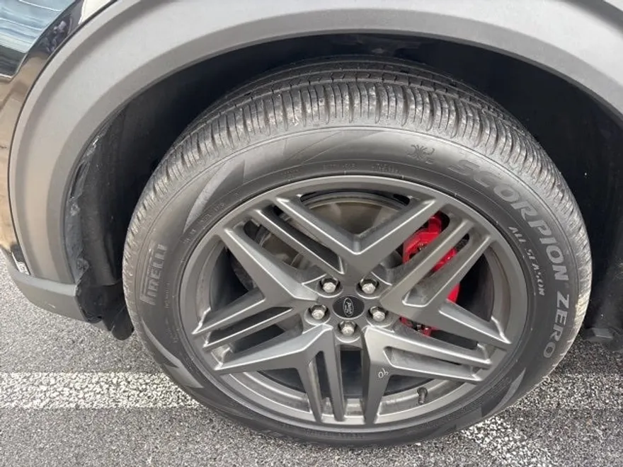 2025 Ford Explorer ST photo 1