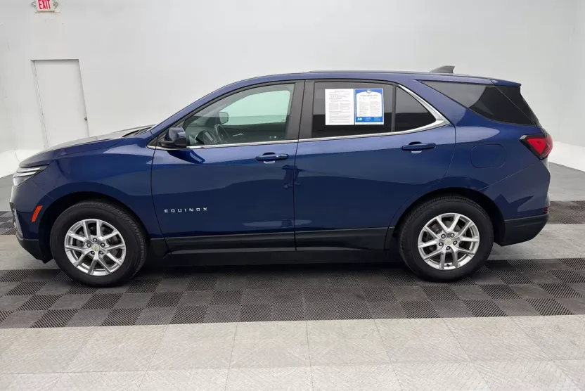 2022 Chevrolet Equinox LT photo 1